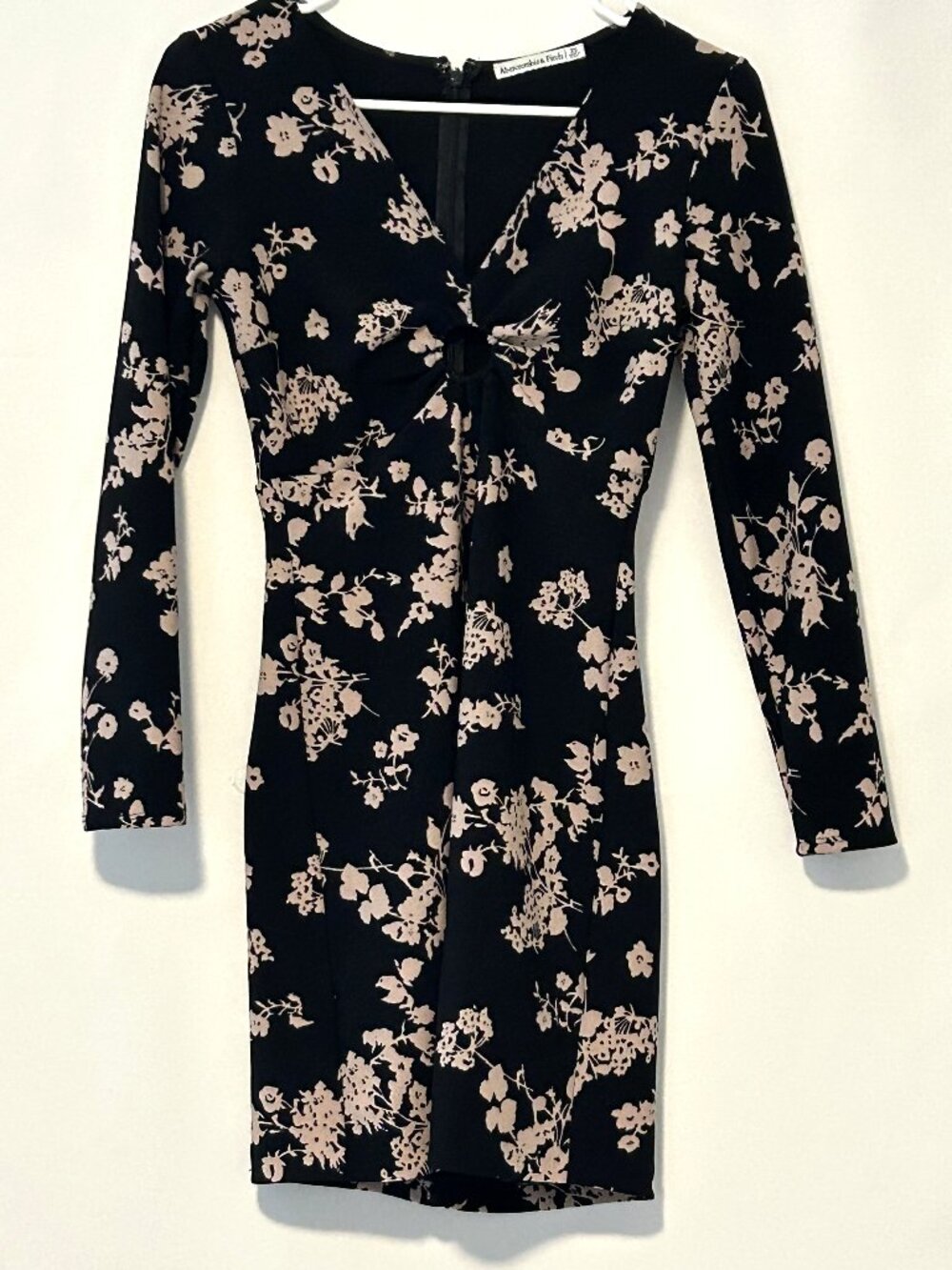 Abercrombie & Fitch black dress with floral design and keyhole cutout, size xs